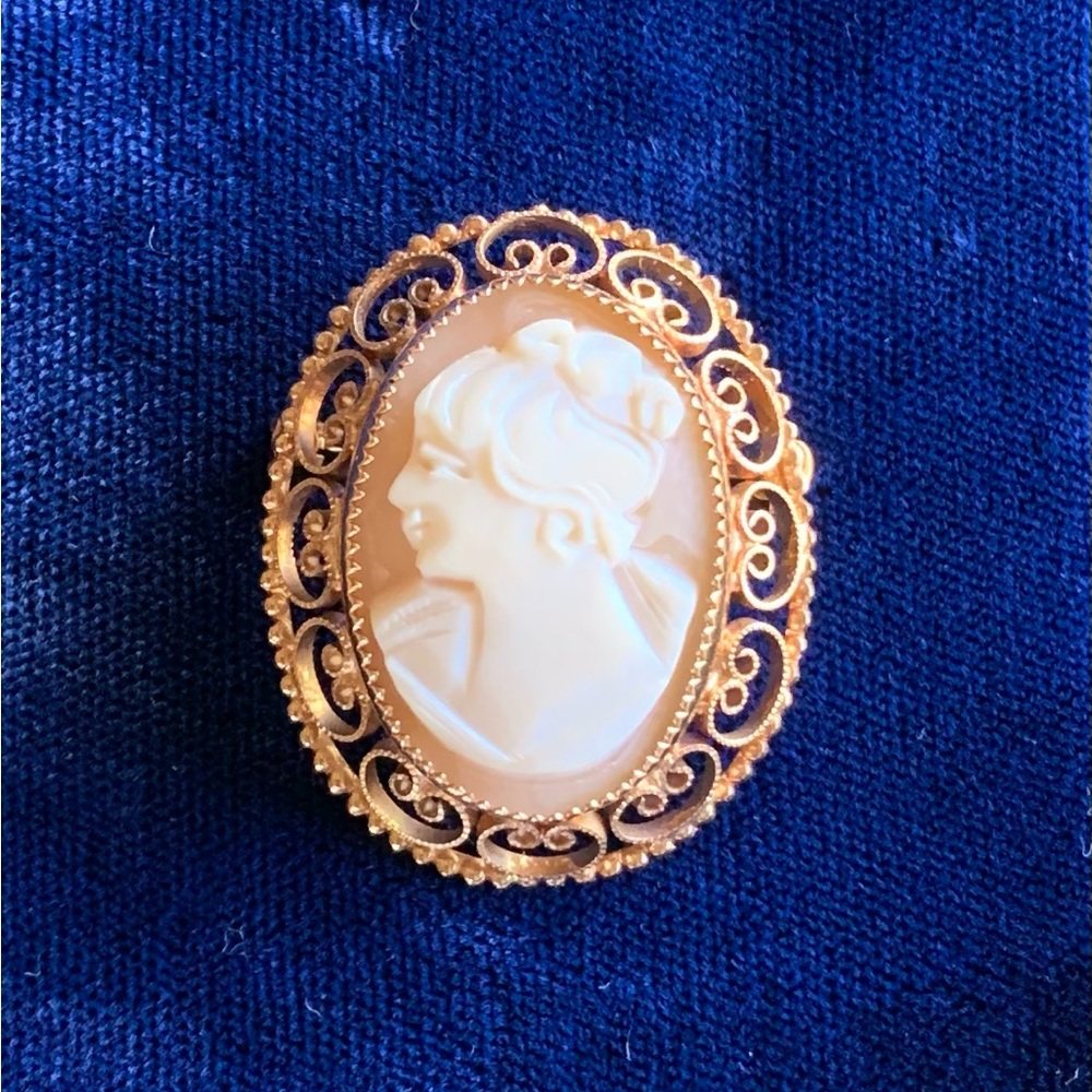 Vintage CATAMORE 1/20 12k Gold Filled Carved Shell Cameo Brooch